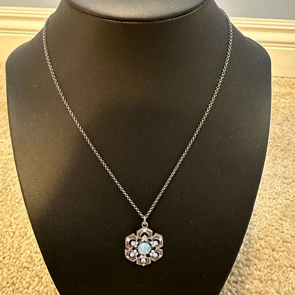 Snowflake necklace - Picture 3 of 4